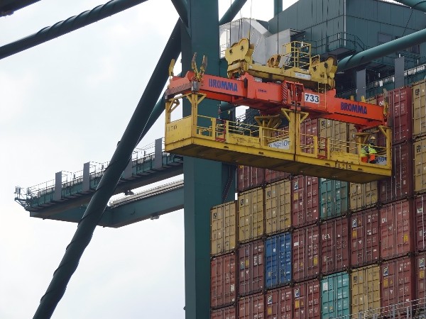 hesselvisser-containers-2018438_1920