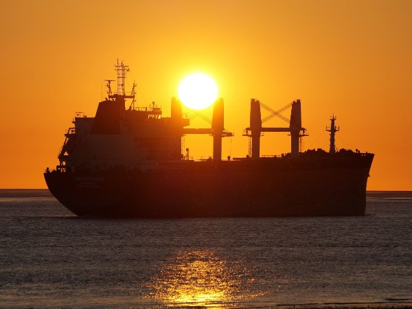 kati_d-freighter-4042353_1920